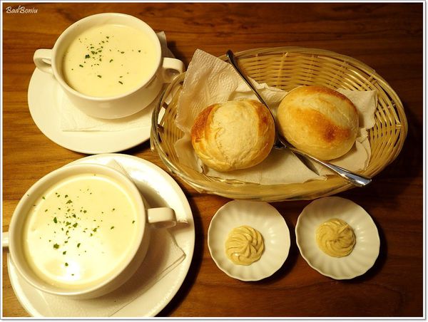 【食】【台中】NINI尼尼義大利餐廳旗艦店台中公益店 ~ 在咖啡廳裡吃PASTA