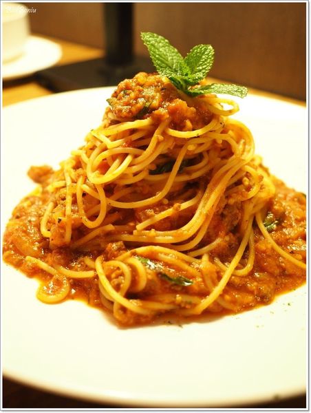 【食】【台中】NINI尼尼義大利餐廳旗艦店台中公益店 ~ 在咖啡廳裡吃PASTA