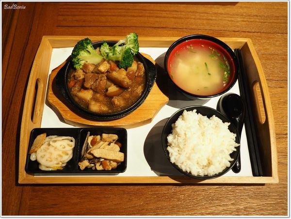 【食】【新竹】芙洛麗烘培坊二店 . 除了好吃麵包、蛋糕外,中式簡餐及小遊戲室是亮點! 【食】【新竹】芙洛麗烘培坊二店 . 除了好吃麵包、蛋糕外,中式簡餐及小遊戲室是亮點!