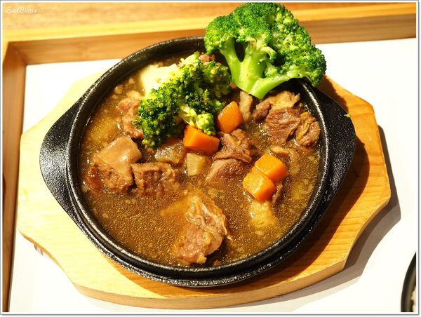 【食】【新竹】芙洛麗烘培坊二店 . 除了好吃麵包、蛋糕外,中式簡餐及小遊戲室是亮點! 【食】【新竹】芙洛麗烘培坊二店 . 除了好吃麵包、蛋糕外,中式簡餐及小遊戲室是亮點!