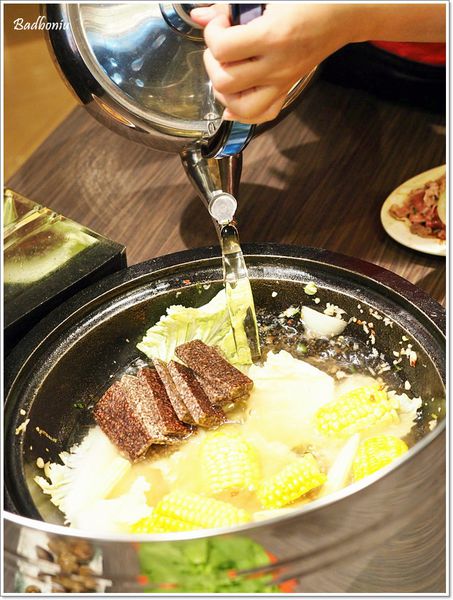 【食】【中壢】洋城石頭自助火鍋．米塔集團第一家自助石頭火鍋落腳中壢!
