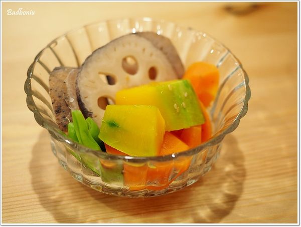【食】【八德】YORK親子廚房．雖然遊戲設施不多，但餐點很有溫度。 分享: 7Headlines facebook PLURK twitter  