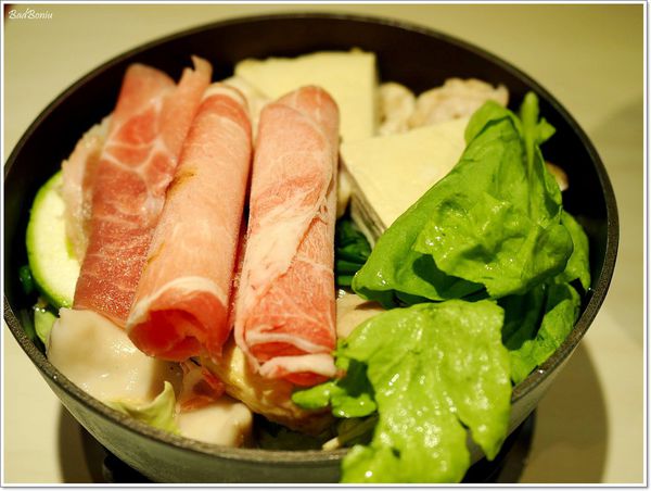 【食】【桃園】六扇門時尚湯鍋桃園店 百元鍋物吃很飽