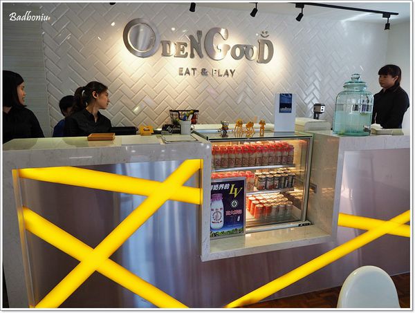 【食】【台中】小樂圓Oden Good和洋餐廳．兩層樓高的透明溜滑梯及沙坑讓小孩失心瘋!