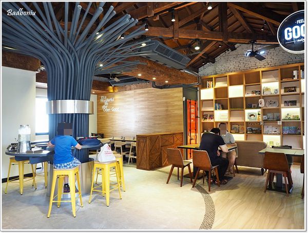 【食】【台中】小樂圓Oden Good和洋餐廳．兩層樓高的透明溜滑梯及沙坑讓小孩失心瘋!