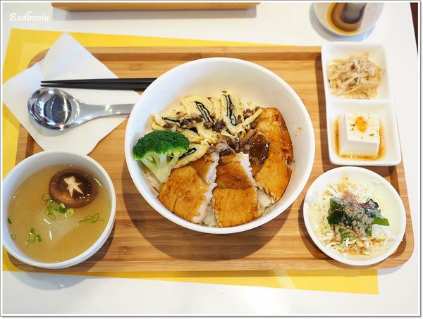 【食】【台中】小樂圓Oden Good和洋餐廳．兩層樓高的透明溜滑梯及沙坑讓小孩失心瘋!
