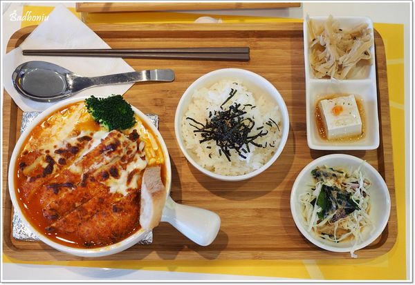 【食】【台中】小樂圓Oden Good和洋餐廳．兩層樓高的透明溜滑梯及沙坑讓小孩失心瘋!