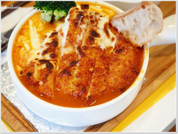 【食】【台中】小樂圓Oden Good和洋餐廳．兩層樓高的透明溜滑梯及沙坑讓小孩失心瘋!