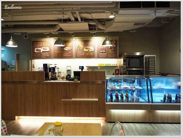 【食】【桃園】JT cafe．隱身在地下室的工業風鮮綠餐廳