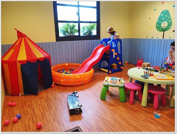 【食】【台中】稞枓(ㄎㄜㄉㄡˇ)咖啡廚房．有沙坑、遊戲室的親子餐廳!