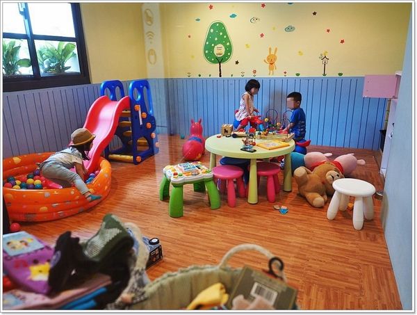 【食】【台中】稞枓(ㄎㄜㄉㄡˇ)咖啡廚房．有沙坑、遊戲室的親子餐廳!