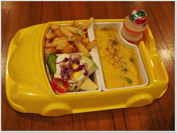 【食】【台中】稞枓(ㄎㄜㄉㄡˇ)咖啡廚房．有沙坑、遊戲室的親子餐廳!