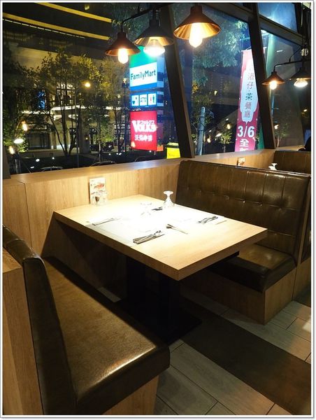 【食】【台中】在玻璃屋裡大嗑牛排-沃克牛排台中店