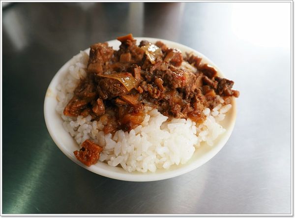 【食】【宜蘭】力行早點&宜蘭國中青苔龍貓車站 【食】【宜蘭】力行早點&宜蘭國中青苔龍貓車站