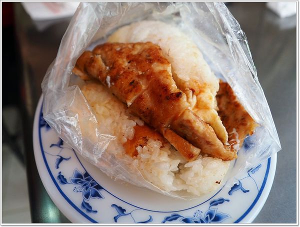 【食】【宜蘭】力行早點&宜蘭國中青苔龍貓車站 【食】【宜蘭】力行早點&宜蘭國中青苔龍貓車站
