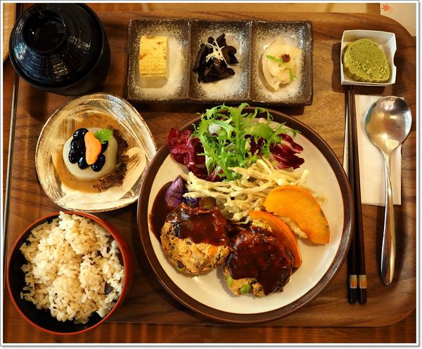 【食】【台中】明森京コーヒー蔬食朝食屋 - 這店名賣好多東西ㄚ