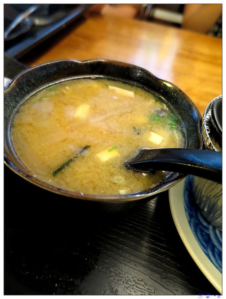 【食】【台北】小六食堂 - 傳說中CP值暴表的丼 【食】【台北】小六食堂 - 傳說中CP值暴表的丼
