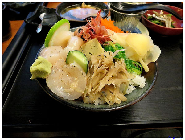 【食】【台北】小六食堂 - 傳說中CP值暴表的丼 【食】【台北】小六食堂 - 傳說中CP值暴表的丼