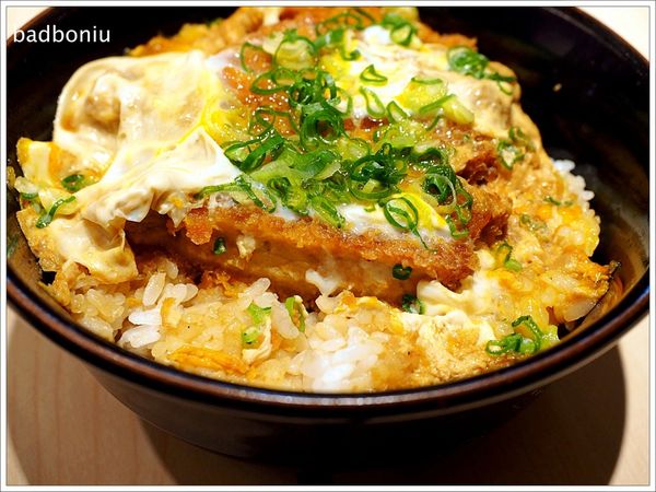 【食】【台北】神戶かつ丼吉兵衛 台北信義店．神戶來的美味炸豬排店，醬料、麵衣全都日本原裝進口！