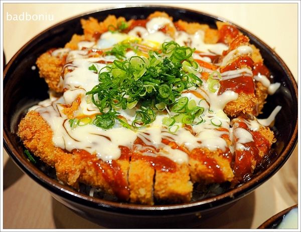 【食】【台北】神戶かつ丼吉兵衛 台北信義店．神戶來的美味炸豬排店，醬料、麵衣全都日本原裝進口！