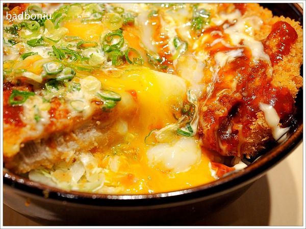 【食】【台北】神戶かつ丼吉兵衛 台北信義店．神戶來的美味炸豬排店，醬料、麵衣全都日本原裝進口！