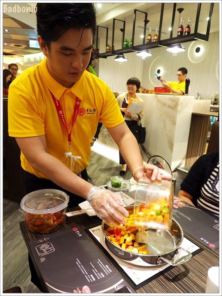【食】【台北】黃記煌三汁燜鍋 台灣一號店- 不加一滴水的北京十大火鍋,打開這鍋就不燜了! 【食】【台北】黃記煌三汁燜鍋 台灣一號店- 不加一滴水的北京十大火鍋,打開這鍋就不燜了!