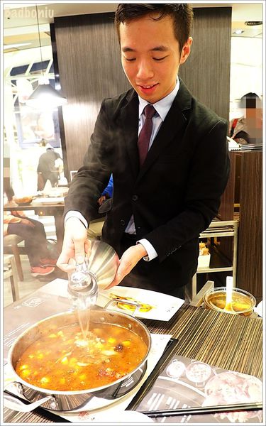【食】【台北】黃記煌三汁燜鍋 台灣一號店- 不加一滴水的北京十大火鍋,打開這鍋就不燜了! 【食】【台北】黃記煌三汁燜鍋 台灣一號店- 不加一滴水的北京十大火鍋,打開這鍋就不燜了!
