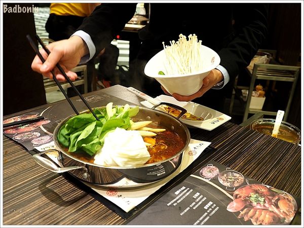 【食】【台北】黃記煌三汁燜鍋 台灣一號店- 不加一滴水的北京十大火鍋,打開這鍋就不燜了! 【食】【台北】黃記煌三汁燜鍋 台灣一號店- 不加一滴水的北京十大火鍋,打開這鍋就不燜了!