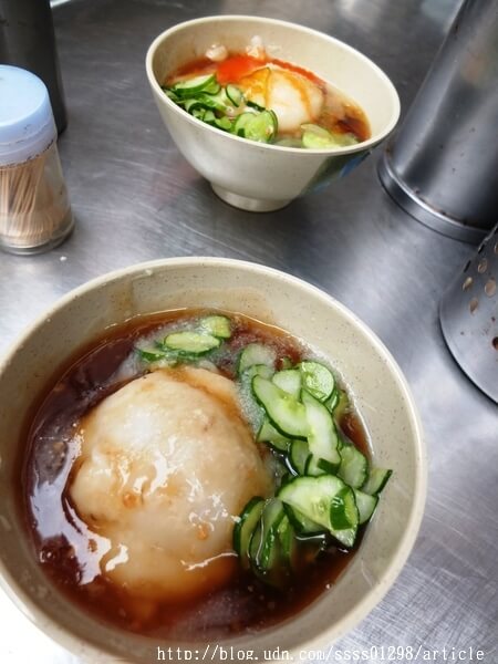 【美食特搜。高雄三民區】三輪車無名肉圓。強推蒸肉圓 加湯免錢 站著吃出了名 內行人才知道的巷弄肉圓攤