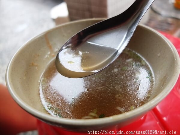 【美食特搜。高雄三民區】三輪車無名肉圓。強推蒸肉圓 加湯免錢 站著吃出了名 內行人才知道的巷弄肉圓攤