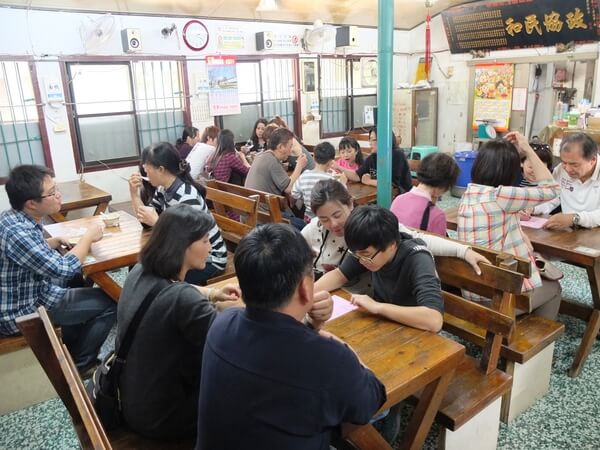 【美食特搜。高雄美濃區】東門冰果室。民國53年創立 人滿為患老冰店 香蕉清冰超懷念