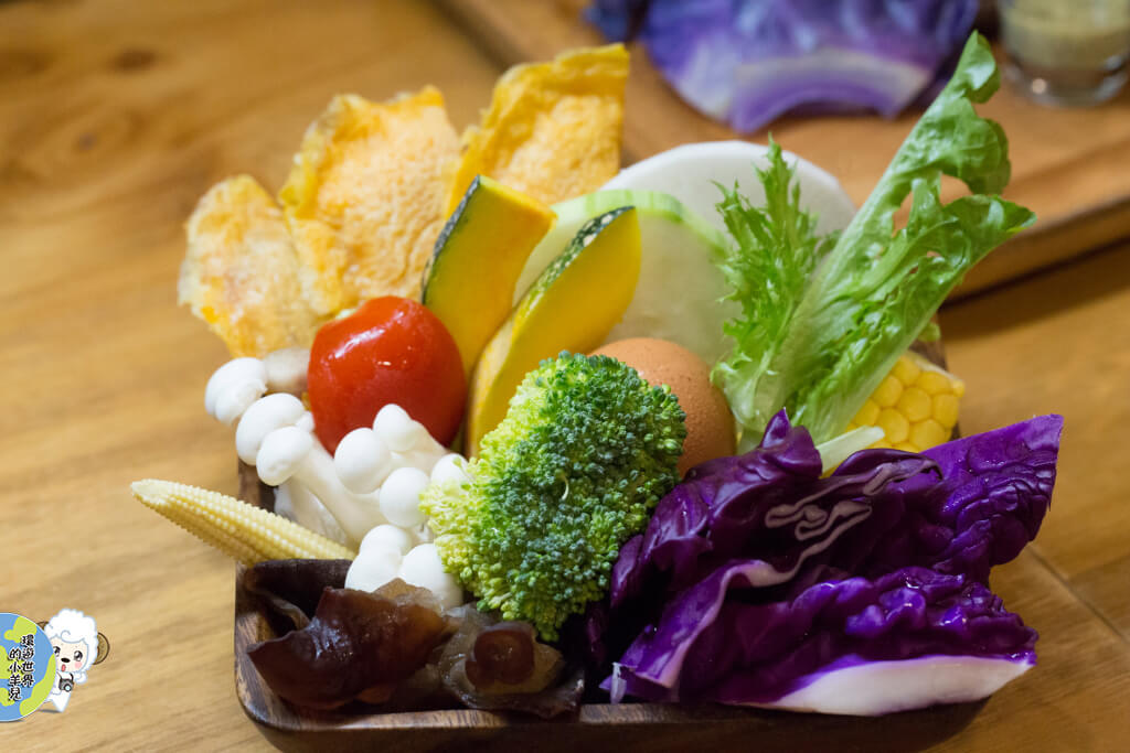 【新竹♥】腰果花砧板原食料理(彩虹菜盤、新鮮食材豐富視覺饗宴!) 【新竹♥】腰果花砧板原食料理(彩虹菜盤、新鮮食材豐富視覺饗宴!)