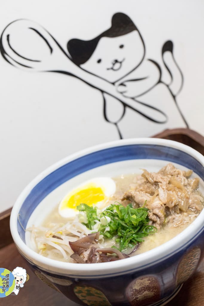【台中♥】隱藏在巷弄的美食小弄拉麵CP值破表，傳說長達30公分的肩胛排，最貴的拉麵不到200元。 