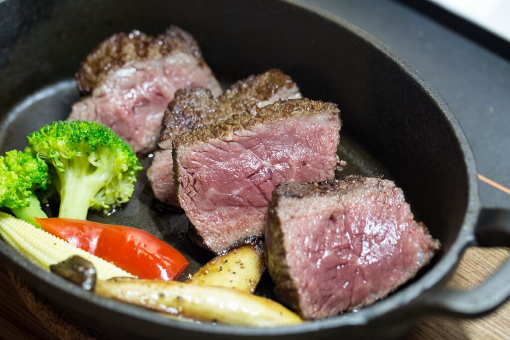 【高雄♥】Beer Beef 比爾比夫和牛熟成館|來自歲月的淬鍊與去蕪存菁，乾式熟成牛排。  