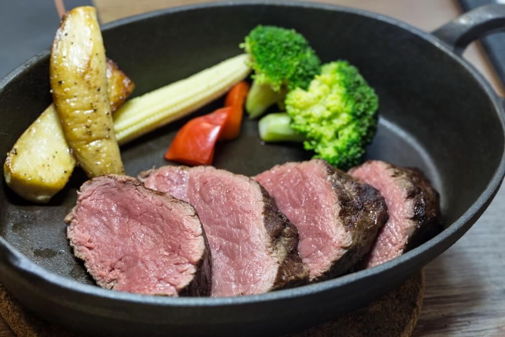 【高雄♥】Beer Beef 比爾比夫和牛熟成館|來自歲月的淬鍊與去蕪存菁，乾式熟成牛排。  