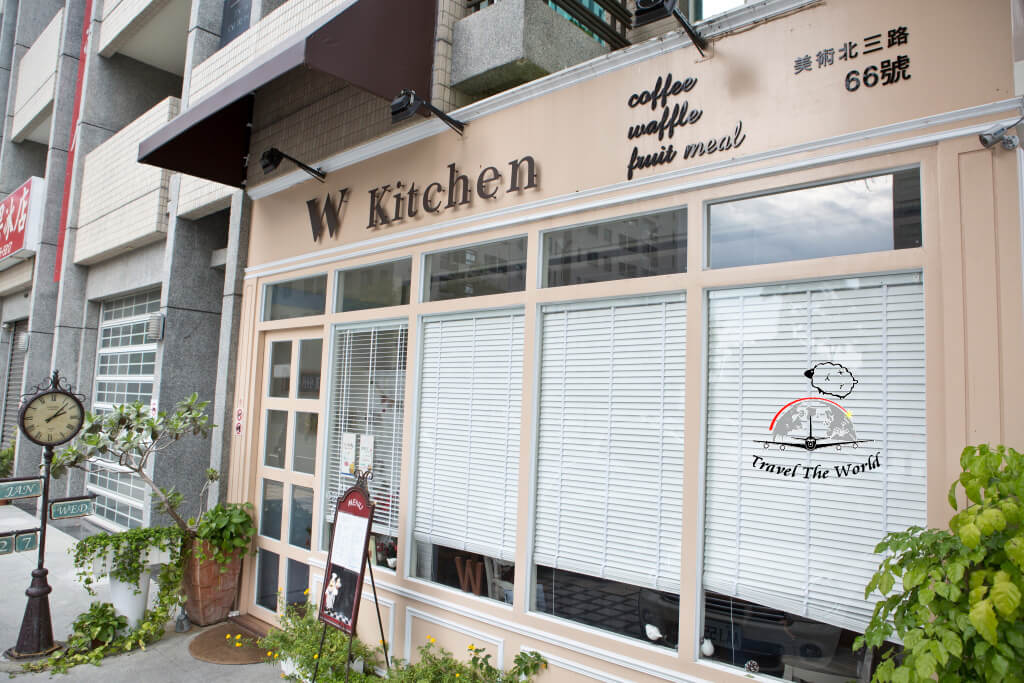 『高雄♥』W Kitchen「超級夢幻季節限定哈密瓜水果鬆餅」
