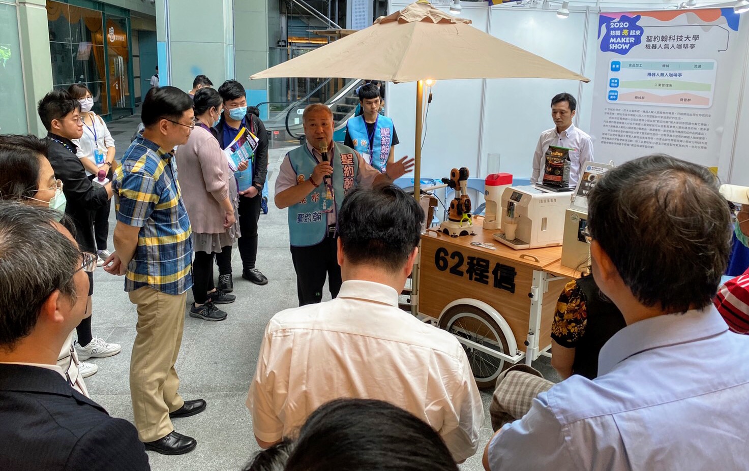 聖約翰科大機器人咖啡餐車獨領風騷　體驗人潮絡繹不絕-技職亮起來