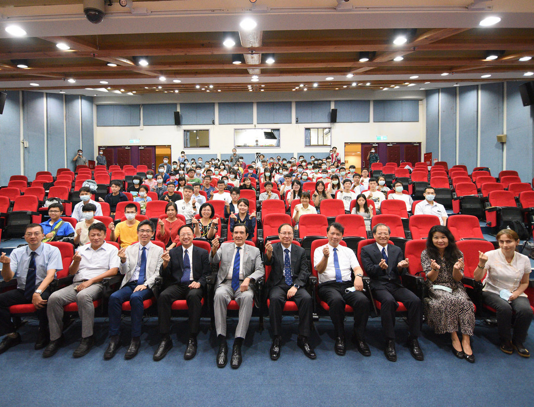 前總統馬英九受邀中正大學紫荊論壇　談兩岸關係與台灣安全-前總統
