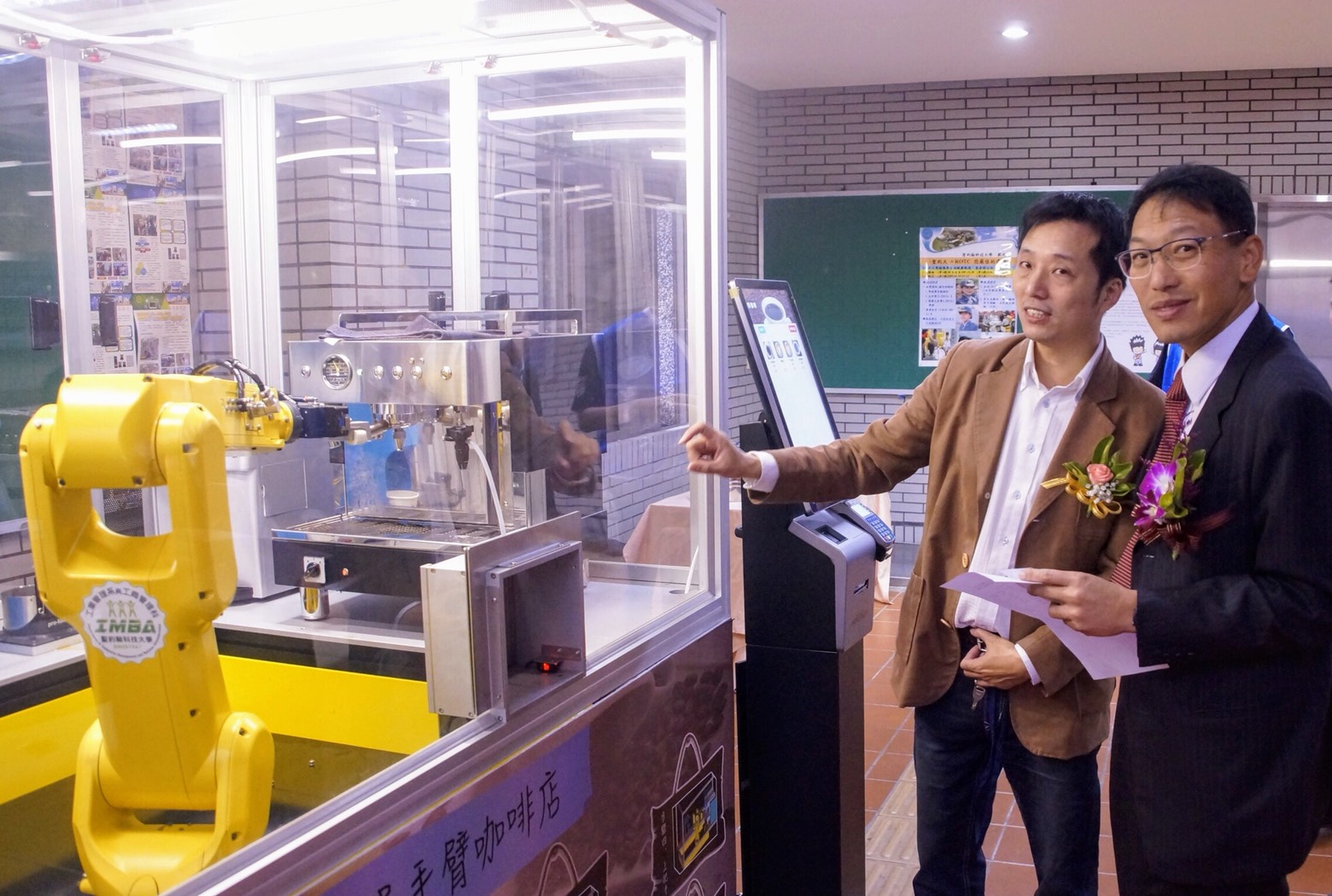 玩出實作力　聖約翰科大產學合作研發無人咖啡店系統-3D列印