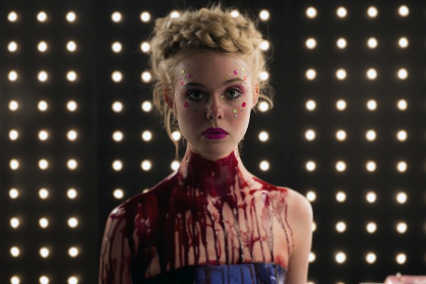 艾儿芬妮主演新作《neon demon》剧照