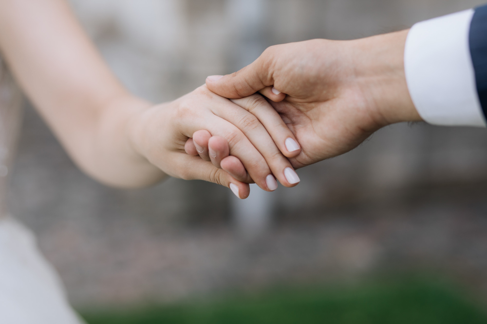 疫情尚未結束但員工要去渡蜜月，公司可以不給婚假嗎？-HR