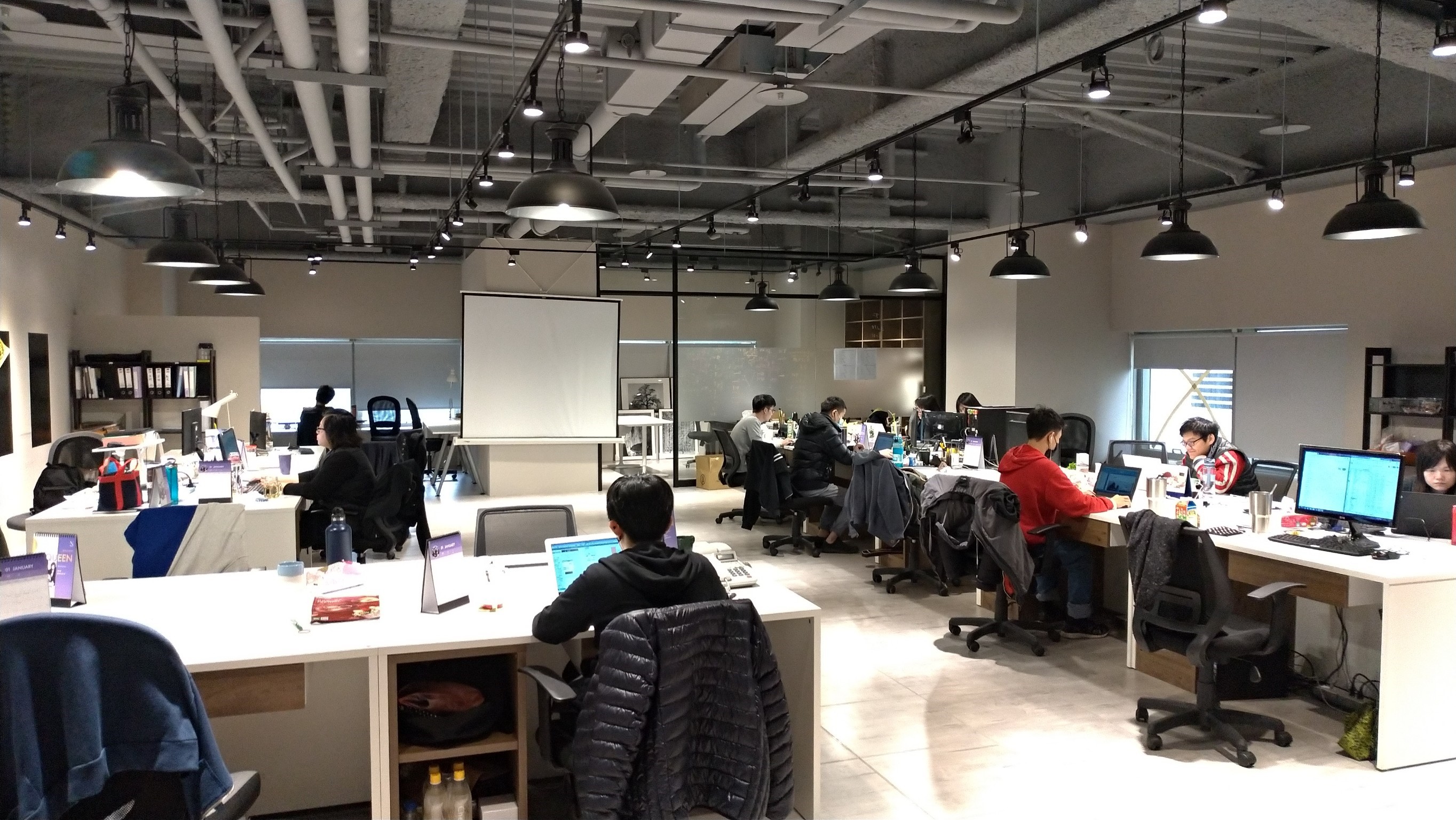 保障年薪14個月 新逸資訊科技年終上看5-6個月-企業特寫