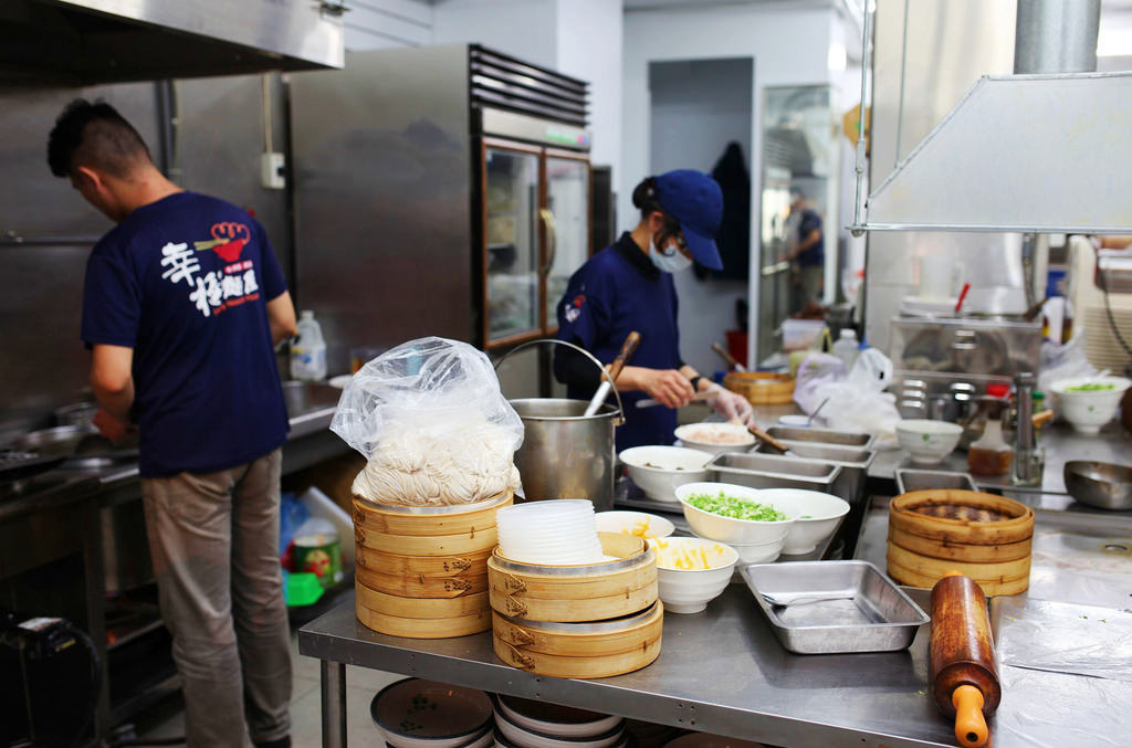 【高雄】前王品資深主廚的牛肉麵．幸福麵屋．桑尼瘦不了