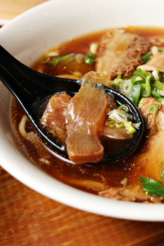 【高雄】前王品資深主廚的牛肉麵．幸福麵屋．桑尼瘦不了