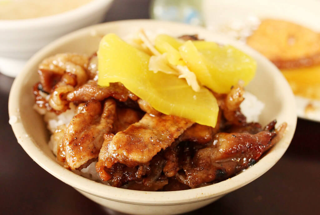 【高雄】碳香再三逼人│阿霞燒肉飯．桑尼瘦不了