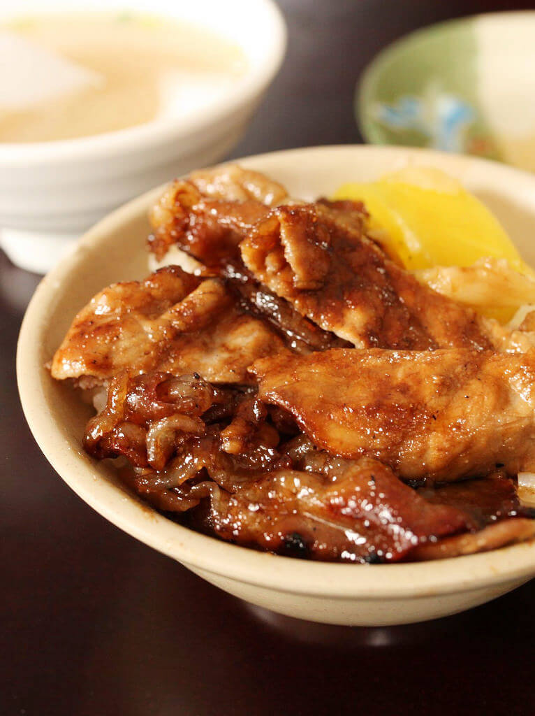 【高雄】碳香再三逼人│阿霞燒肉飯．桑尼瘦不了