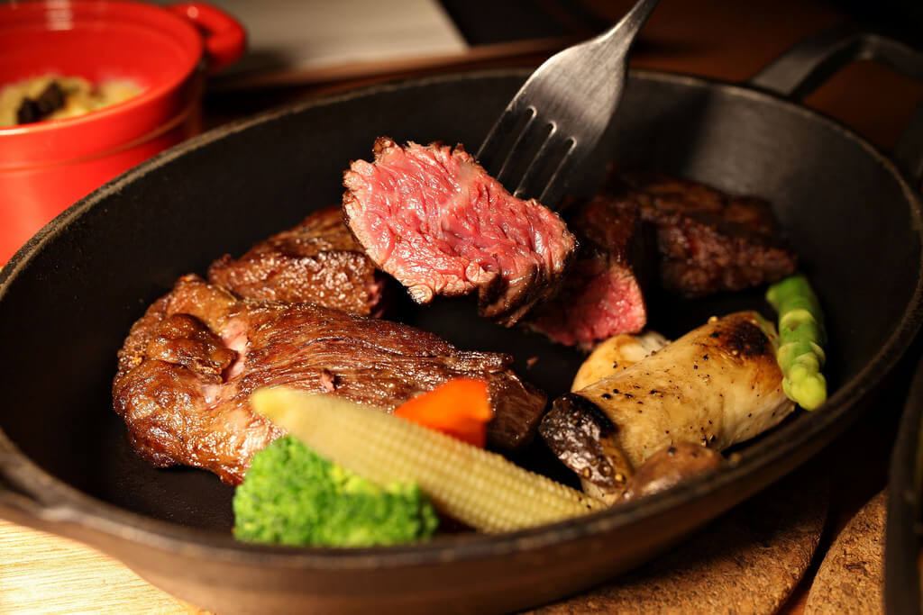 【高雄】時間釀的乾式熟成牛排│Beer Beef 比爾比夫和牛熟成館．桑尼瘦不了x短評