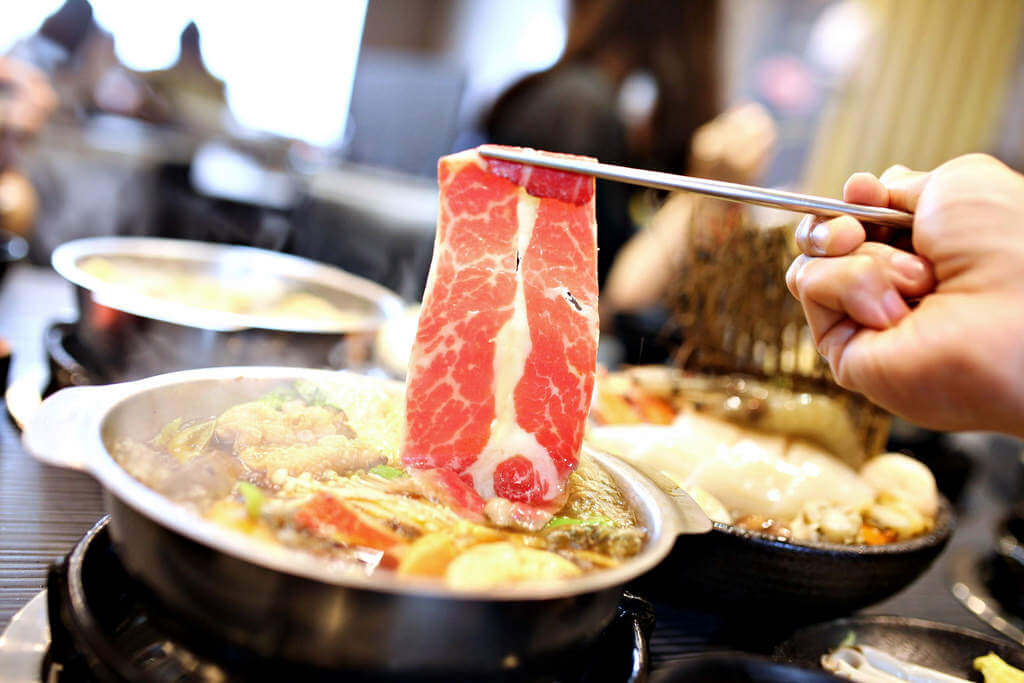 【高雄】超划算吃肉鍋物店│五鮮級平價鍋物．桑尼瘦不了x短評