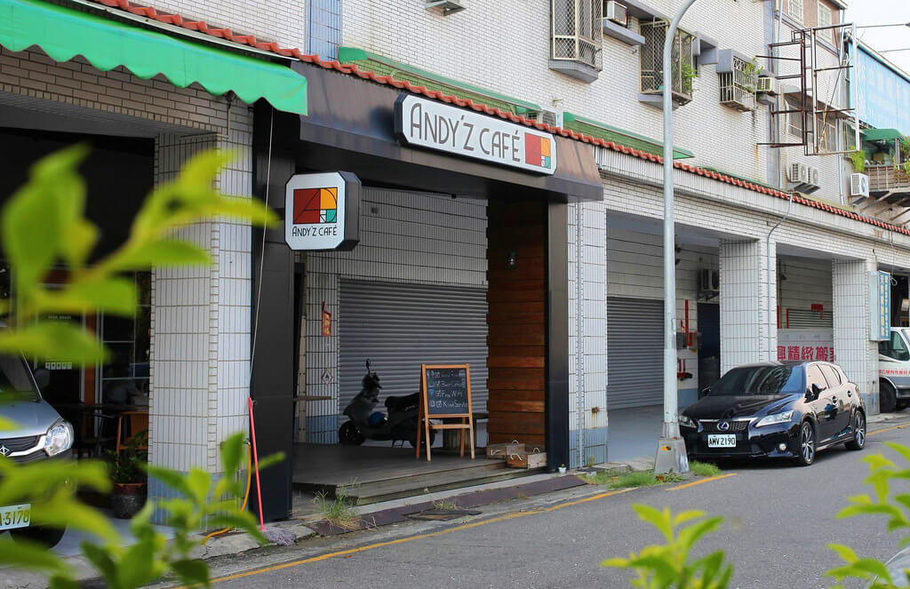 【高雄】超厚起司肉塊漢堡 + 球賽 = Andy'z cafe│桑尼瘦不了