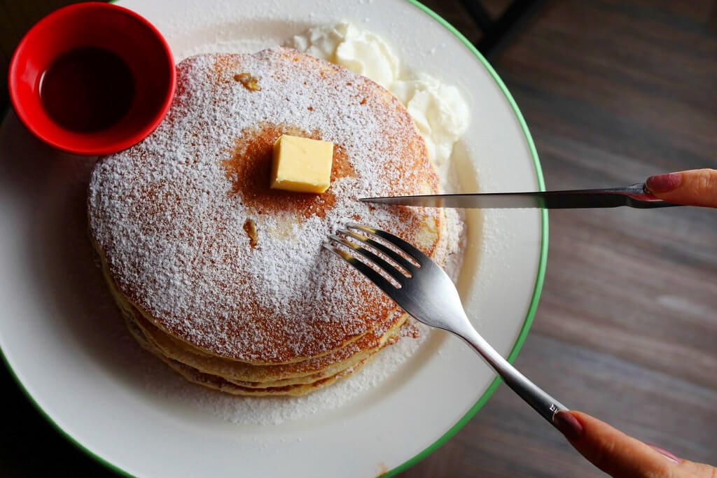 【高雄】超厚起司肉塊漢堡 + 球賽 = Andy'z cafe│桑尼瘦不了